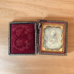 Antique Tooled Leather Union Case Gild Framed Daguerreotype Haunted Image