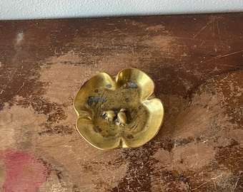 Antique Cast Brass Lily Pad Shaped Trinket Dish Shaped Sides Ducks to Center Table Accent Smoking Room Brass Decor Vintage Stamped