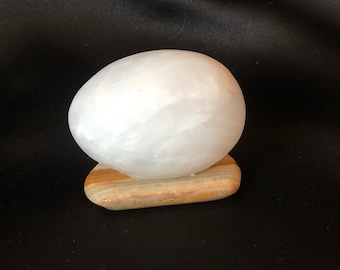 Polished Quartz and Agate Egg Small Stone Statue Polished Egg Egg Paperweight Vintage Stone Healing Quartz Desk Accent