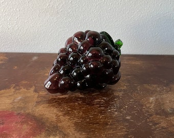 Colored Glass Grape Cluster Buch of Grapes Glass Sculpture Green Leaves Purple Grapes Funky Decor Glass Fruit Decor Kitchen Decoration
