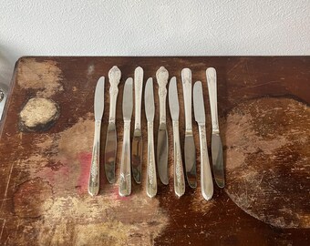 Set of 10 Silverplate Luncheon Knives Silverplate Extra Plate  Tablescaping Buffet Hosting Brunch Silver Knives Lunch Party Shower Setup