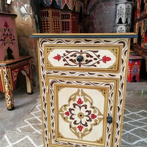 Oriental sideboard / GENUINE MARRAKECH CRAFTSMANSHIP / Moroccan chest of drawers in solid wood painted beige /