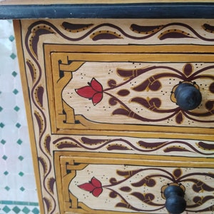 Moroccan chest of drawers in biege painted solid wood / Antique oriental sideboard / TRUE MARRAKECH CRAFTSMANSHIP
