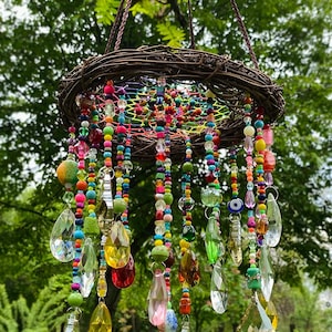 Bunte Traumfänger und Sonnenfänger Kombination - Einzigartige Boho Fensterkunst, natürlicher gewebter Traumfänger mit Kristall Sonnenfänger Stränge