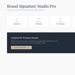Może przedstawiać: Cyfrowy interfejs Brand Signature Studio Pro z ciemnym paskiem bocznym z opcjami nawigacji oraz gł&oacute;wnym pulpitem nawigacyjnym wyświetlającym liczbę członk&oacute;w zespołu, ustawienia wstępne marki, opcje układu oraz formaty eksportu.