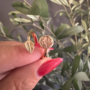 Rose gold druzy ring.  Boho Druzy Ring.  Dainty Druzy Ring.  Adjustable Gold leaf Band Ring.