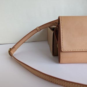 ansmund No.4, handstitched leather bag, handmade leather bag, cross body leather bag, natural color leather bag, vegetable tanned bag. image 4