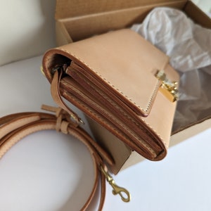 ansmund No.4, handstitched leather bag, handmade leather bag, cross body leather bag, natural color leather bag, vegetable tanned bag. image 9