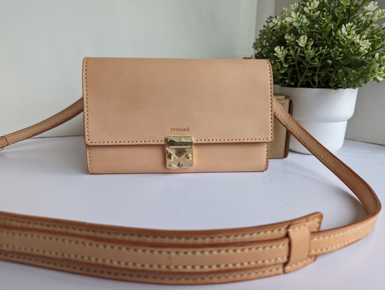 ansmund No.4, handstitched leather bag, handmade leather bag, cross body leather bag, natural color leather bag, vegetable tanned bag. image 8