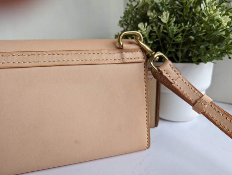 ansmund No.4, handstitched leather bag, handmade leather bag, cross body leather bag, natural color leather bag, vegetable tanned bag. image 7