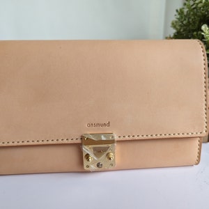 ansmund No.4, handstitched leather bag, handmade leather bag, cross body leather bag, natural color leather bag, vegetable tanned bag. image 2