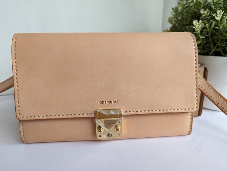 ansmund No.4, handstitched leather bag, handmade leather bag, cross body leather bag, natural color leather bag, vegetable tanned bag. image 2