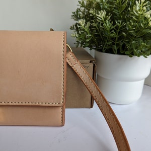 ansmund No.4, handstitched leather bag, handmade leather bag, cross body leather bag, natural color leather bag, vegetable tanned bag. image 3