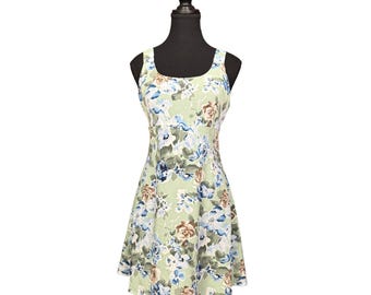 Sukienka mini w kwiaty w stylu vintage Pariscope w kolorze miętowej zieleni, dopasowana i rozkloszowana w stylu lat 90., sukienka na przyjęcie ogrodowe