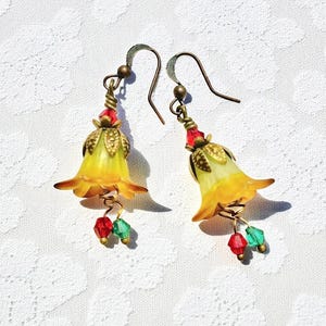Hangoorbellen bloem in vintagestijl, robijnrode en smaragdgroene kristallen bloemenoorbellen, bosbloem oorbellen, handgemaakte oorbellen