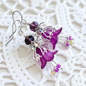 Paars zilveren bloemenoorbellen, bloemenoorbellen, boho vintage hangoorbellen, sprookjesbloemenoorbellen, antieke zilveren oorbellen