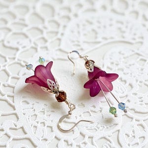 Hangoorbellen bloem amethist: Swarovski-kristal, vintage boho
