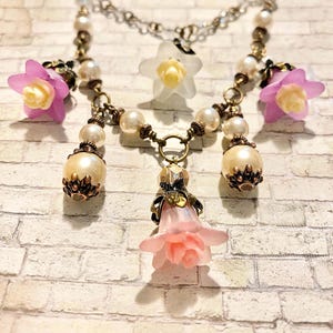 Pink And White Flower Necklace, Vintage Floral Bouquet Flower Necklace, Antique Style Pearl Necklace, Pearl Statement Necklace