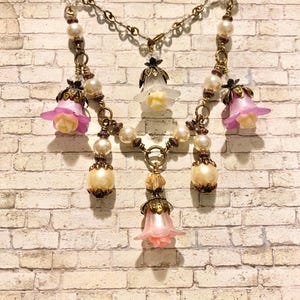 Pink And White Flower Necklace, Vintage Style Necklace, Antique Style Pearl Necklace, Victorian Gothic Necklace, Vibtage Flower Necklace