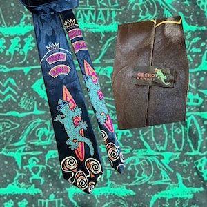 90’s RARE Gecko of Hawaii tie! Amazing colorful surf Barney tie of your dreams! You will not find another one of these!! Excellent condition