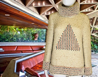 Rare 70’s Richard Grand / Tessuto Agnona sweater made in Italy . Sculptural turtleneck that is so chic in excellent condition size S/M