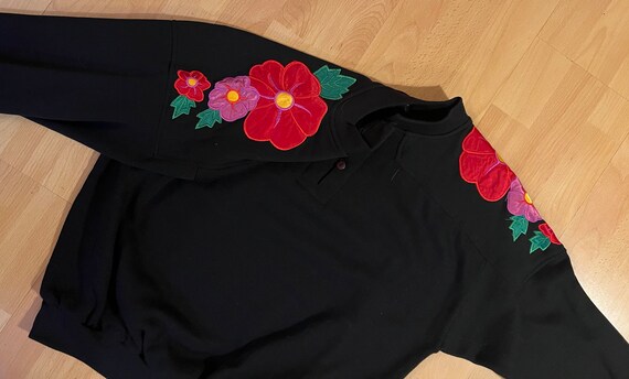 Adorable novelty sweatshirt with satin poppy appl… - image 8