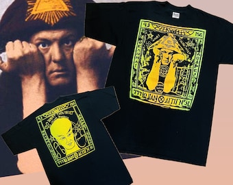 Super zeldzaam occult zeefdruk Aleister Crowley T-shirt uit de jaren 90 met zelfportret op voor- en achterkant. ombré print dode voorraad nooit gedragen maat: medium