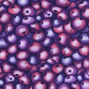 Peut inclure: Gros plan sur un motif de tissu avec une dense composition de cerises. Les cerises sont repr&eacute;sent&eacute;es dans des tons de violet et de rose, avec des tiges sombres. Le design cr&eacute;e un effet visuellement riche et textur&eacute;, adapt&eacute; &agrave; divers projets.