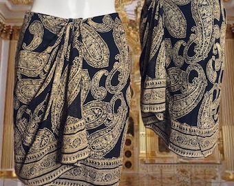 Jupe portefeuille en soie style baroque Emanuel Ungaro des années 90 à motif cachemire • 100 % opulence de la soie • Design époustouflant et design fantaisiste • Tour de taille : 25 pouces, taille 4