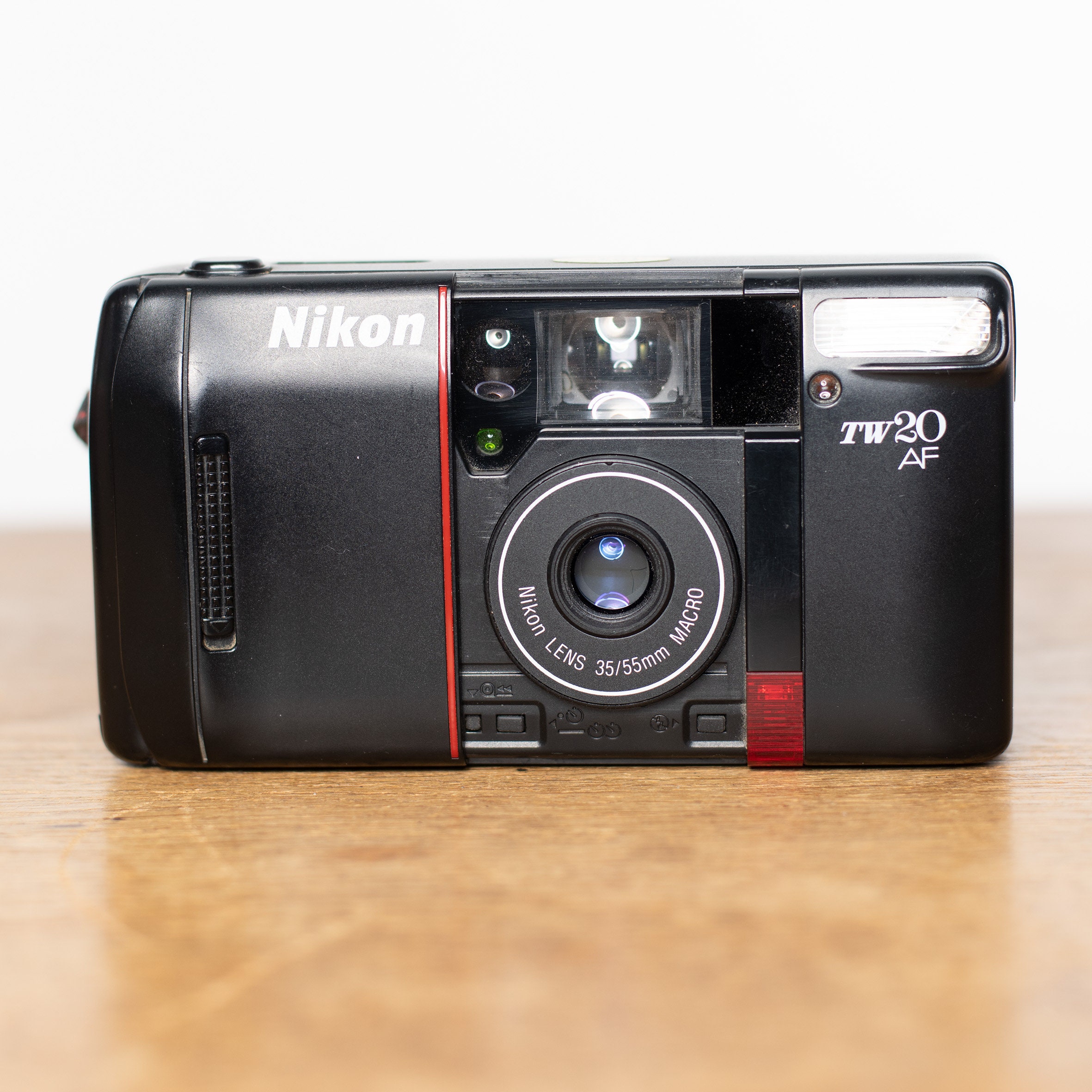 美品　Nikon TW20 AF コンパクトフィルムカメラ 動作良好】Nikon フィルムカメラ TW20 QUARTZ DATE AF - メルカリ