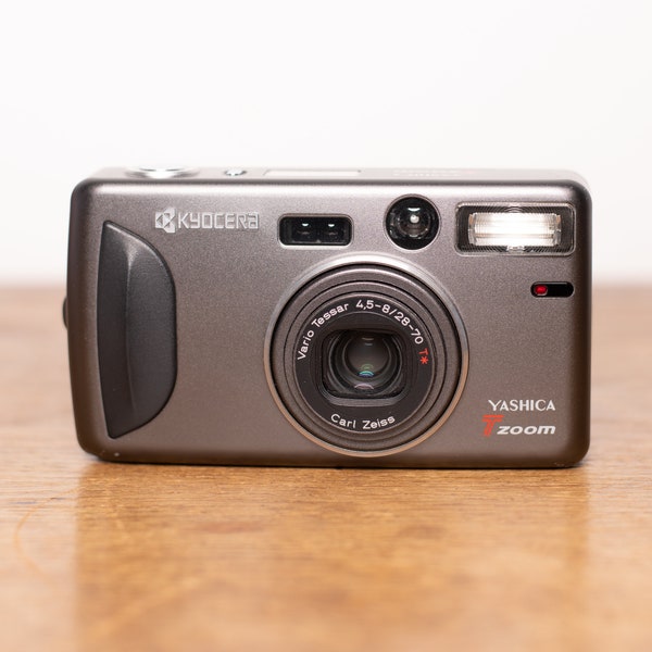 Yashica T4 Zoom - Kyocera Slim T - Point and Shoot - analog camera - very good condition - Vintage