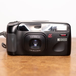 Ricoh RZ 800 - Point and Shoot - analog camera - very good condition - vintage