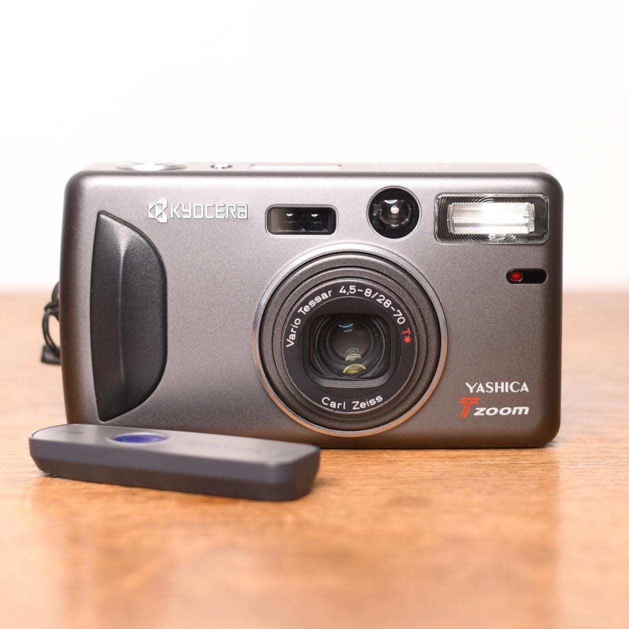 kyocera slim t 。　　 Q926 Kyocera Slim T Yashica T4 Point & Shoot Film Camera [LCD OK