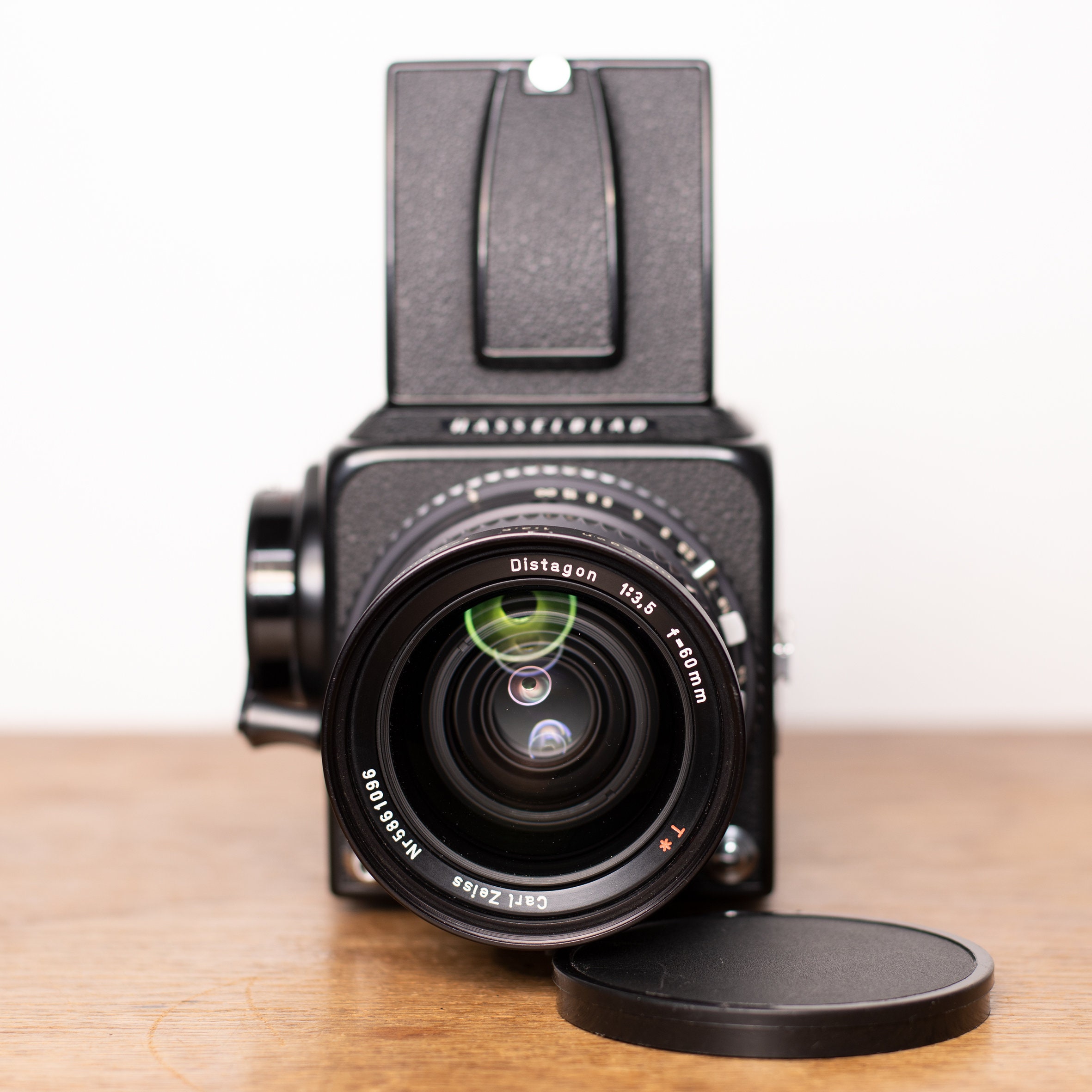 Hasselblad 500 Cm With Carl Zeiss Distagon 60 Mm 1:3.5 Lens Hasselblad 500 Cm With Carl Zeiss Distagon 60 Mm 1:3.5 Lens