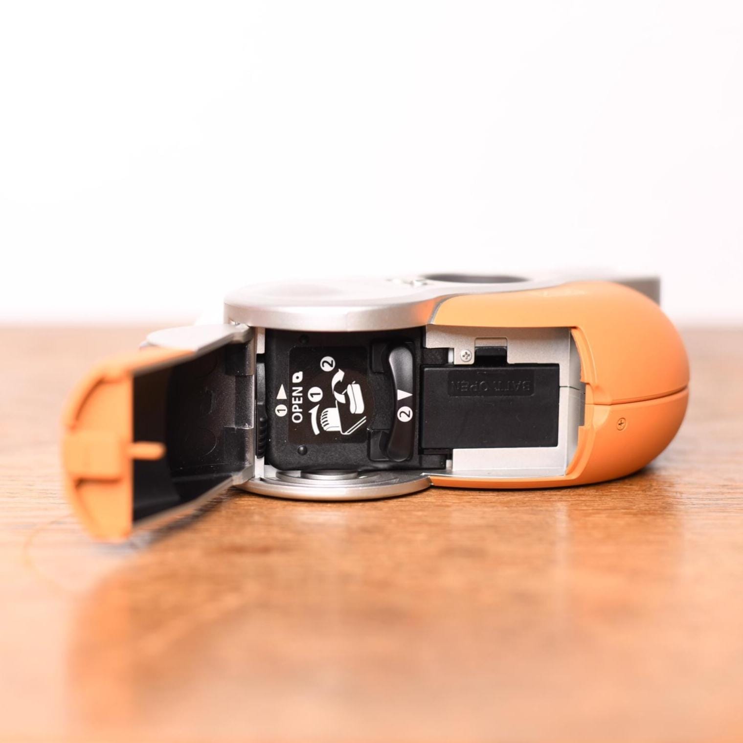 Boxed Canon IXUS Arancia Concept - Limited Edition - Point and