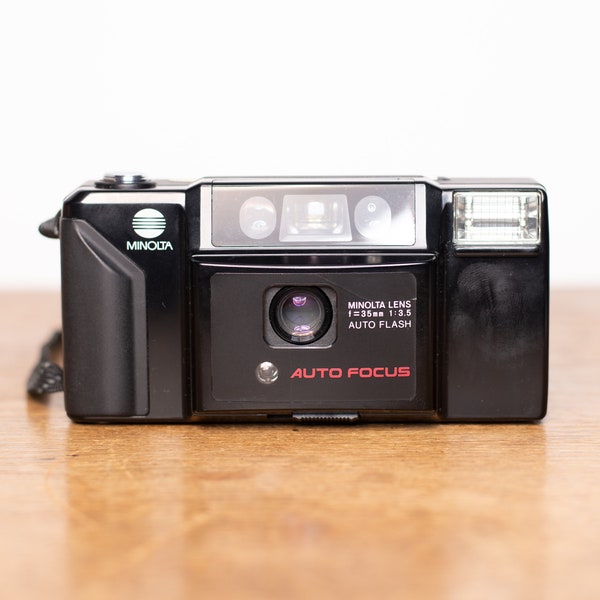 Minolta AF E - Point and Shoot - analog camera - like new - vintage