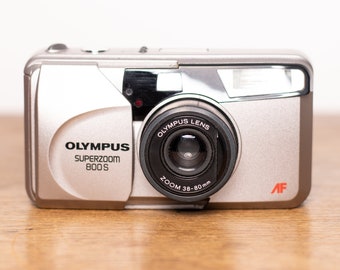 Olympus Superzoom 800s - Infinity Acura Zoom 80s - Point and Shoot - analog camera - like new - vintage