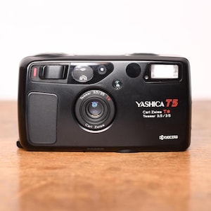 Yashica T5 - Kyocera Slim T - Point and Shoot - analog camera including camera bag - very good condition - Vintage