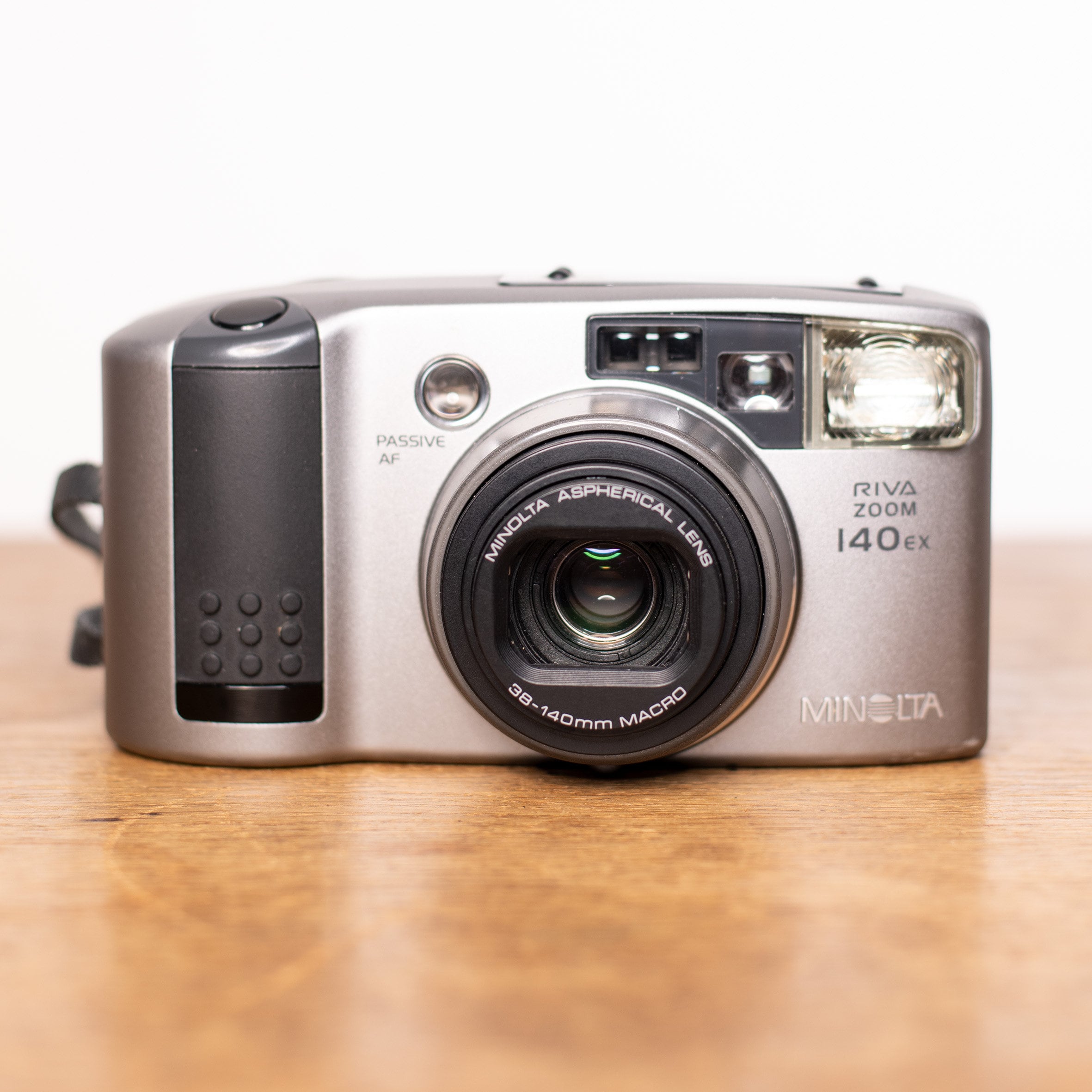 Minolta 140 Riva Zoom Date – Retro Camera Shop