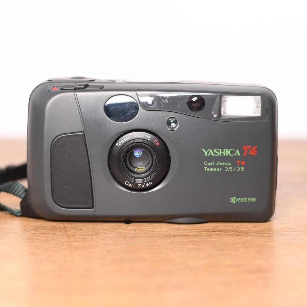 Yashica T4 Safari - Limited Edition - Kyocera Slim T - Point and