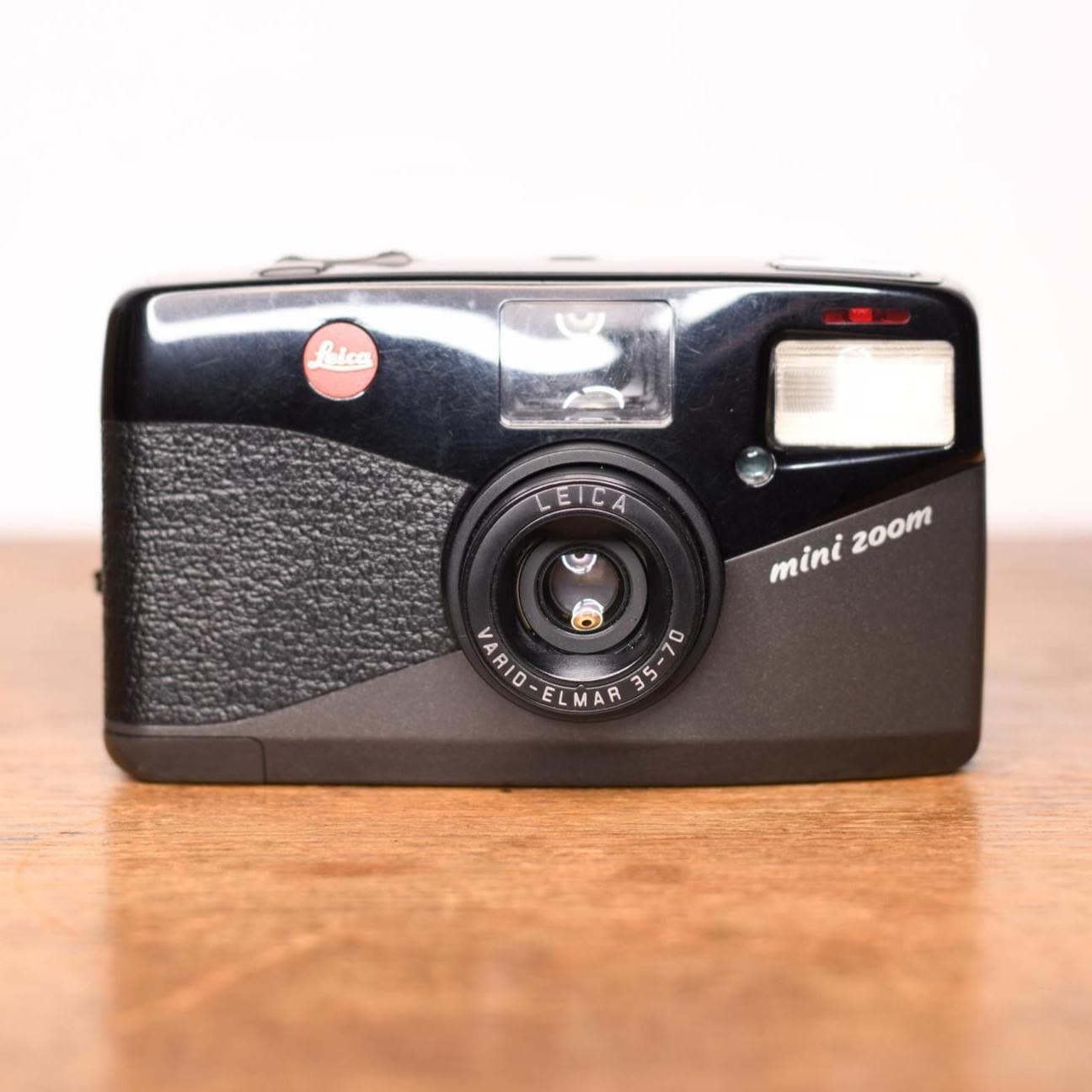 ライカ　LEICA MINI ZOOM フィルムカメラ ライカミニ】LEICA mini 外観レビュー | 収差Love