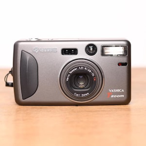 Yashica T4 Zoom - Kyocera Slim T - Point and Shoot - macchina fotografica analogica - come nuova - vintage