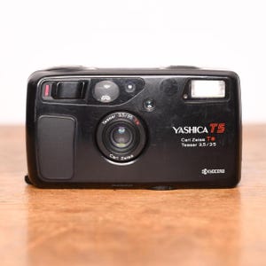 Yashica T5 - Kyocera Slim T - Point and Shoot - analog camera including camera bag - good condition - Vintage
