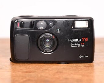 Yashica T5 Carl Zeiss Tessar 35mm Compact Film Camera Kyocera
