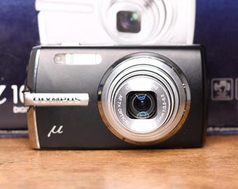 Sony Cyber-shot DSC-F55 Digital Camera Vintage Rotating Lens Retro