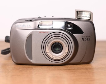 Vintage Minolta Freedom Zoom 90c 35mm Film Point and Shoot Camera