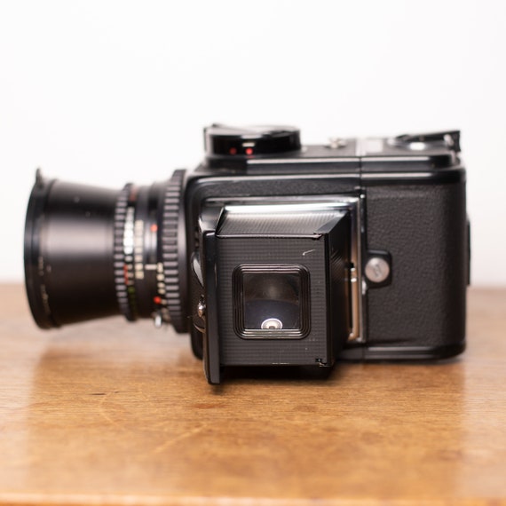 Hasselblad 500 Cm With Carl Zeiss Distagon 60 Mm 1:3.5 Lens Hasselblad 500 Cm With Carl Zeiss Distagon 60 Mm 1:3.5 Lens