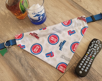 Pistons Over the Collar Reversible Hundehalstuch