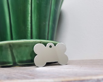 DOG TAG Knochen, kleine Halskette mit Gravur, auf Bestellung