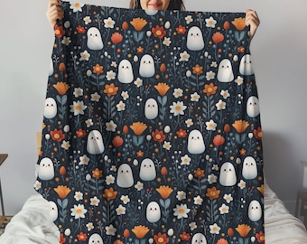 Cute Ghost Plush Floral Blanket | Lightweight Soft Fall Throw Blanket | Spooky Season Halloween Home Decor | Fun Floral Ghosts Cuddle Wrap